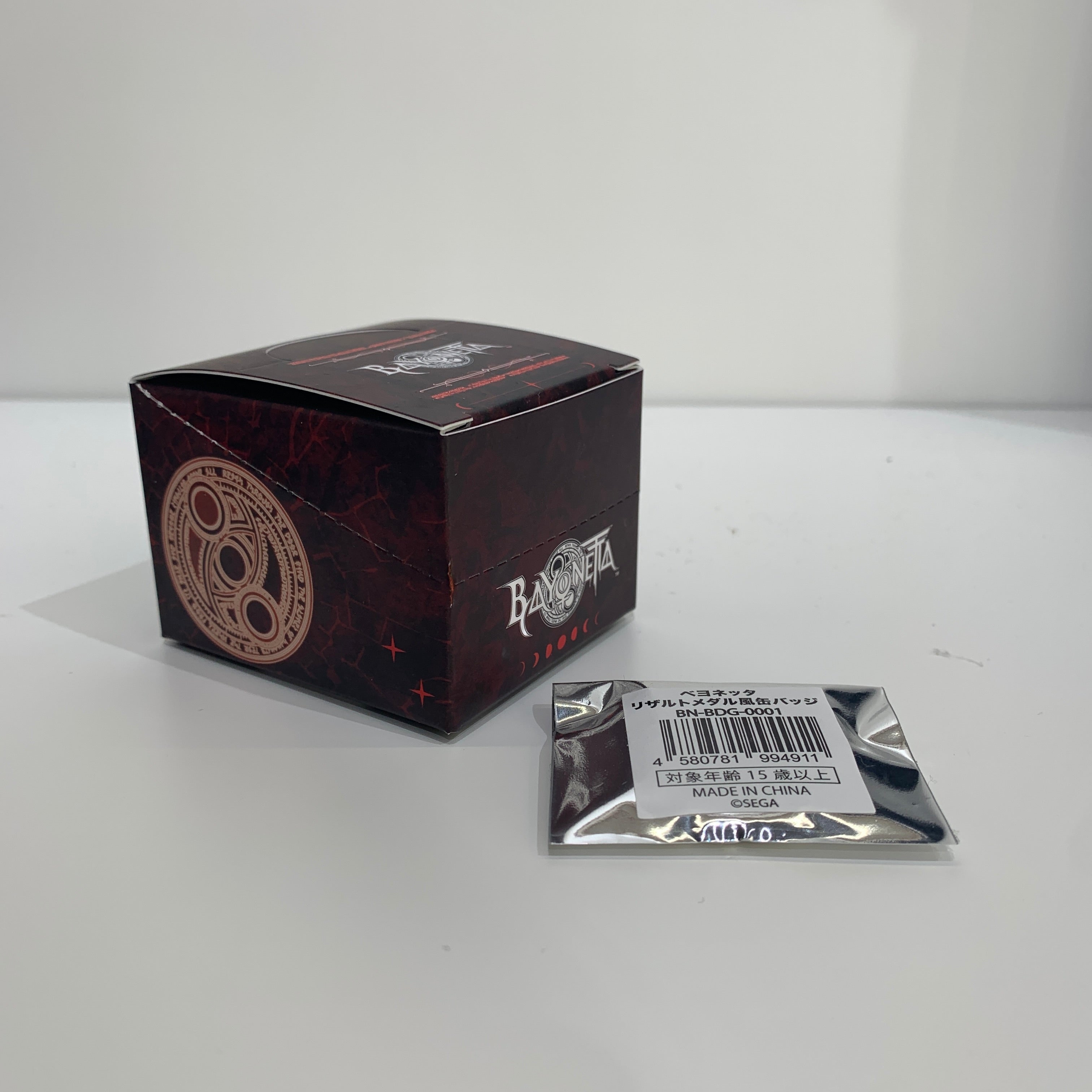 蓓優妮塔 評級金牌風襟章(8款隨機獲得1款)